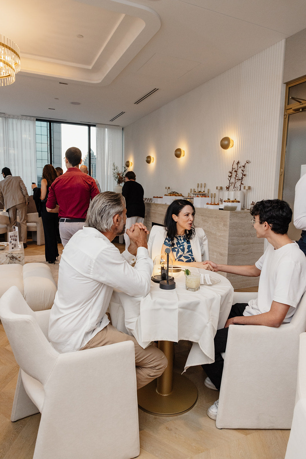 Images des invites et des membres du club intellectuel Montreal avec Antoine Palangie, Magali Mansion et Aimen Jerrar