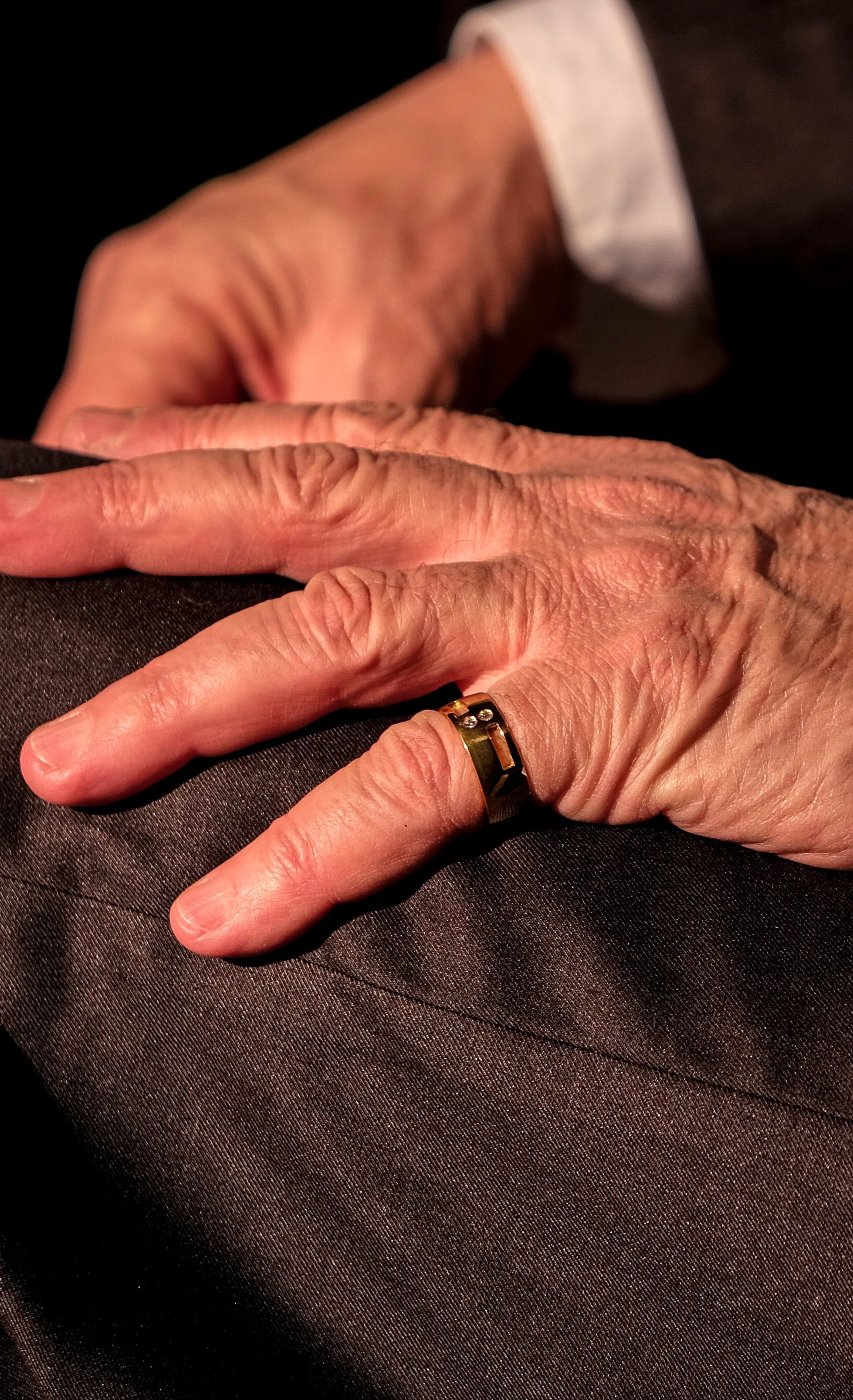 Meet in the middle ring for gentlemen, in solid gold 10k, 14k and 18k, inspired by a true love story, by DE MONT Fine Jewelry, handcrafted in Montreal, Quebec, Canada.