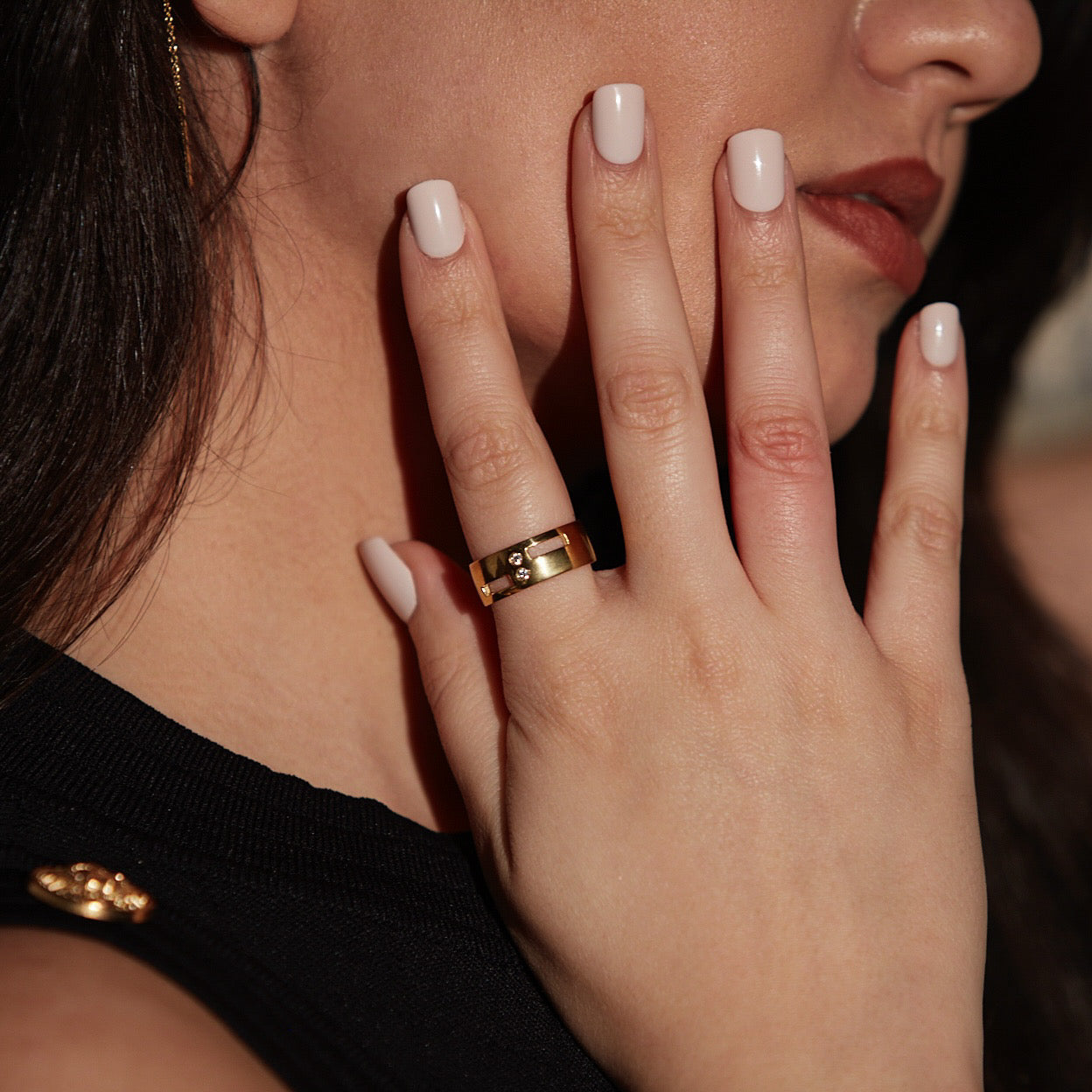 Meet in the Middle symbolic couple ring in gold worn by a business woman handcrafted in Montreal by DE MONT Fine Jewelry