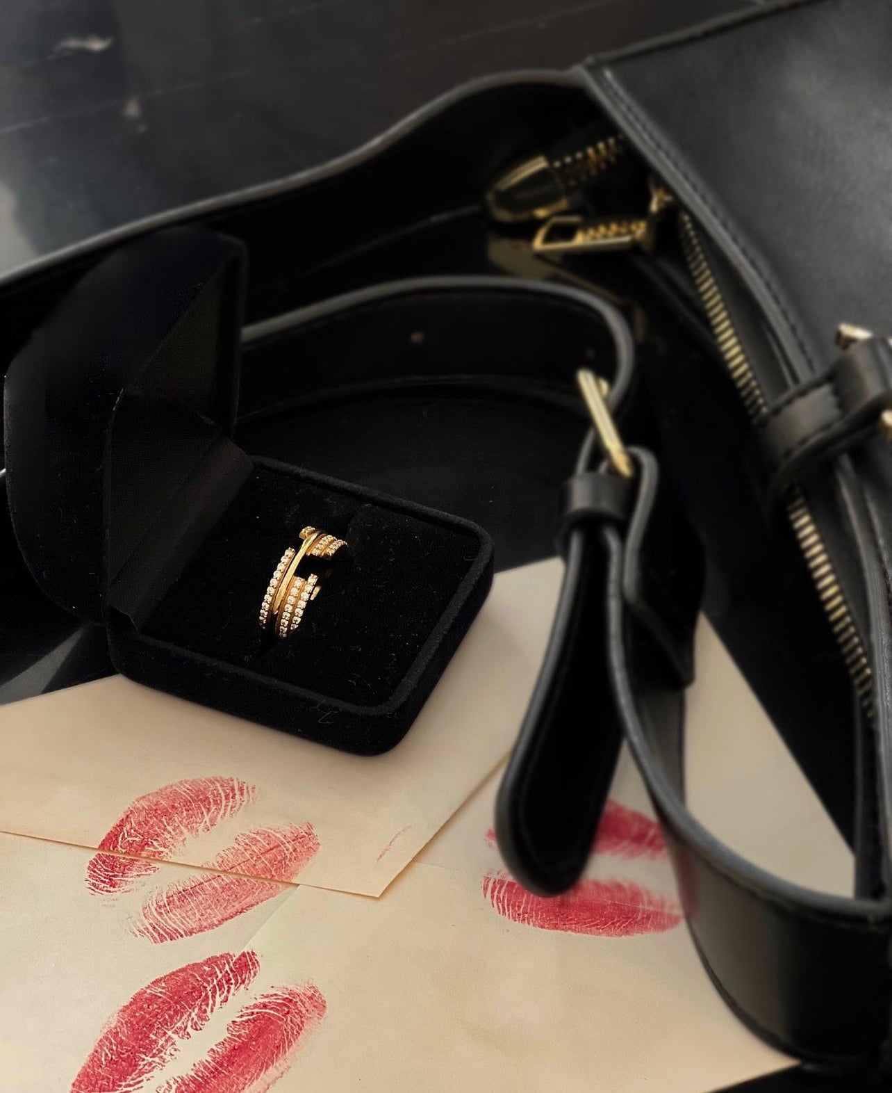 UGC Content creation of the Upper E ring in yellow solide gold with the 5 à7 bag from YSL.