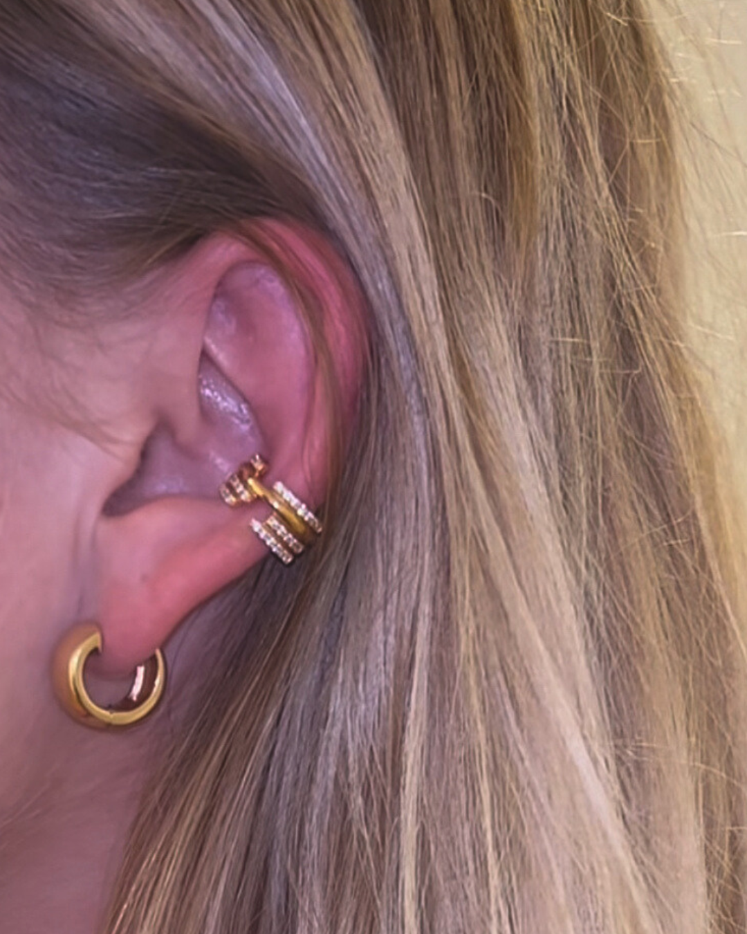 UGC Content creation of the UPPER E earcuff by a client in yellow solid gold 14k.