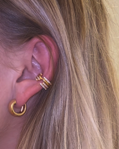 UGC Content creation of the UPPER E earcuff by a client in yellow solid gold 14k.