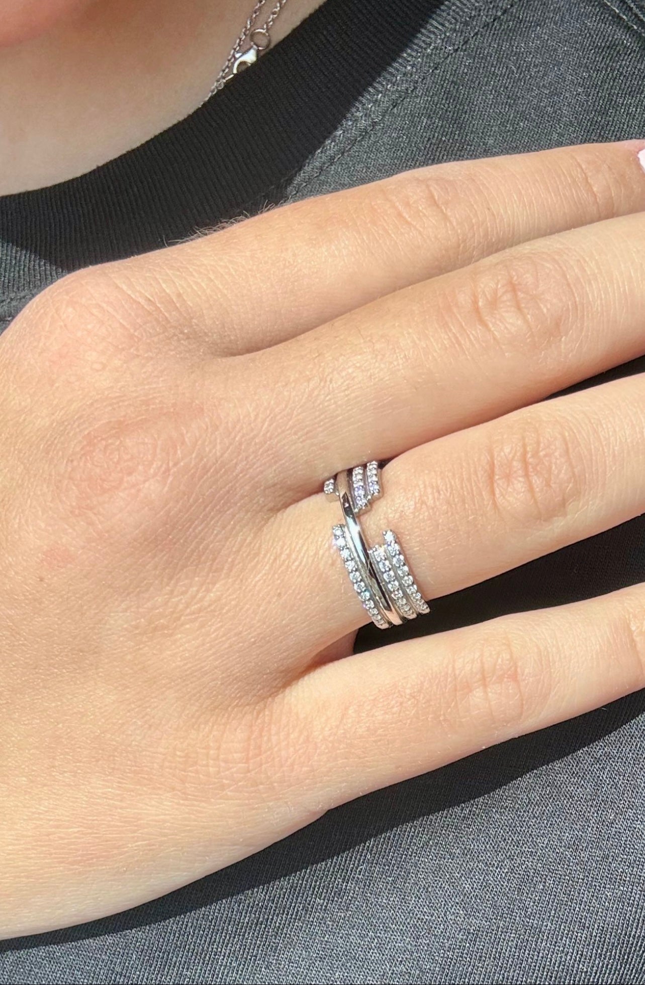 UGC Content creation of the ring UPPER E in white gold  10k